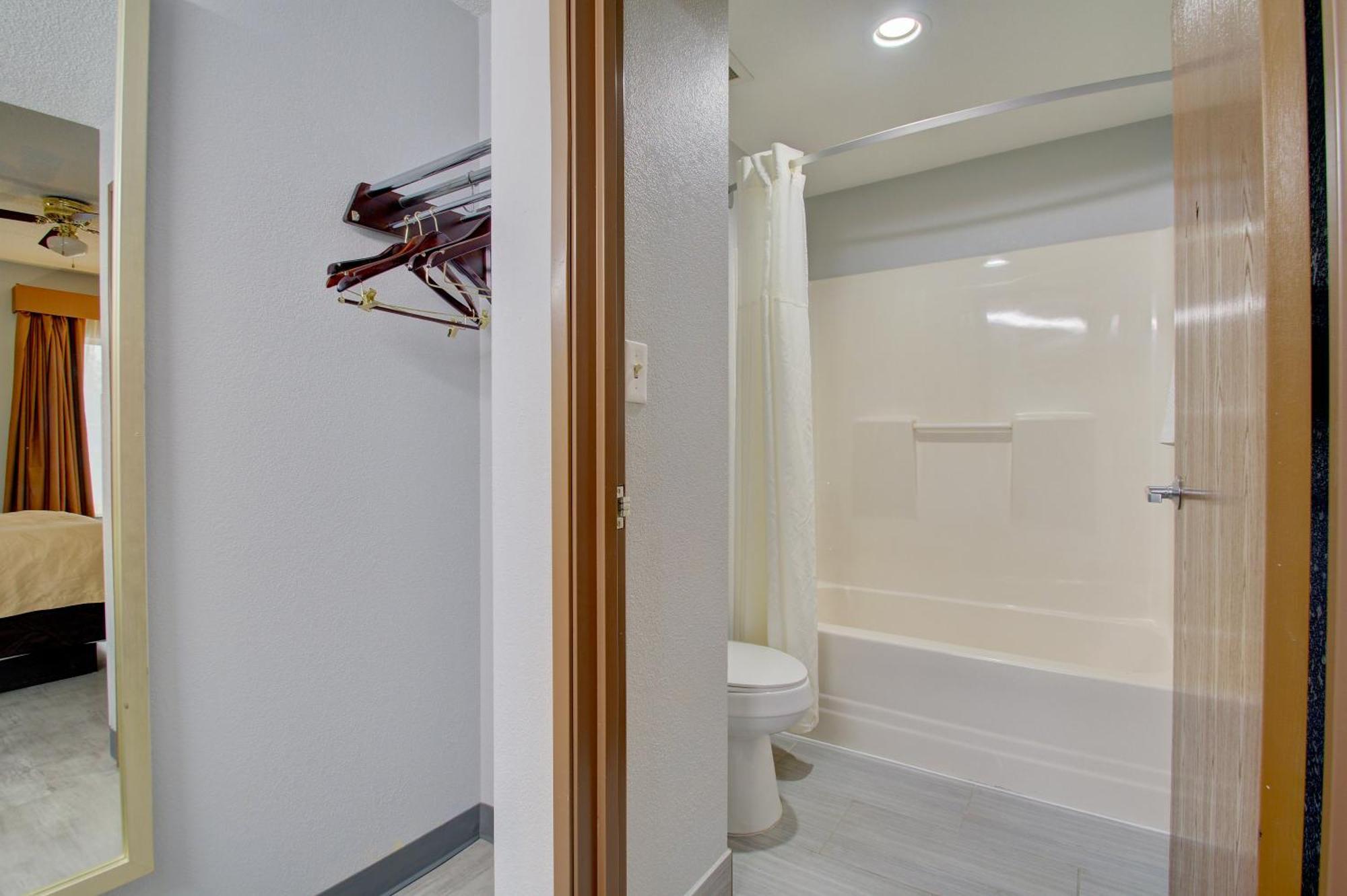 Quality Inn & Suites Cvg Airport Erlanger Exteriör bild