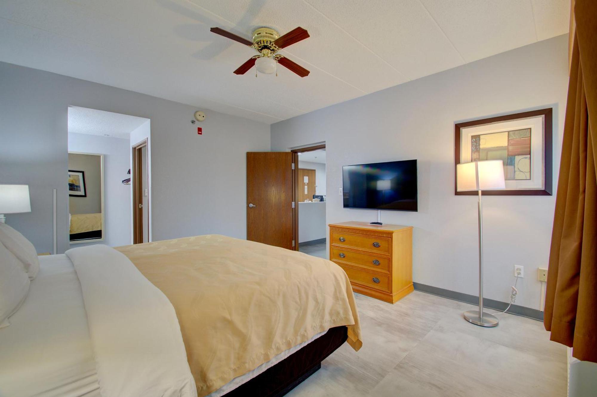 Quality Inn & Suites Cvg Airport Erlanger Exteriör bild